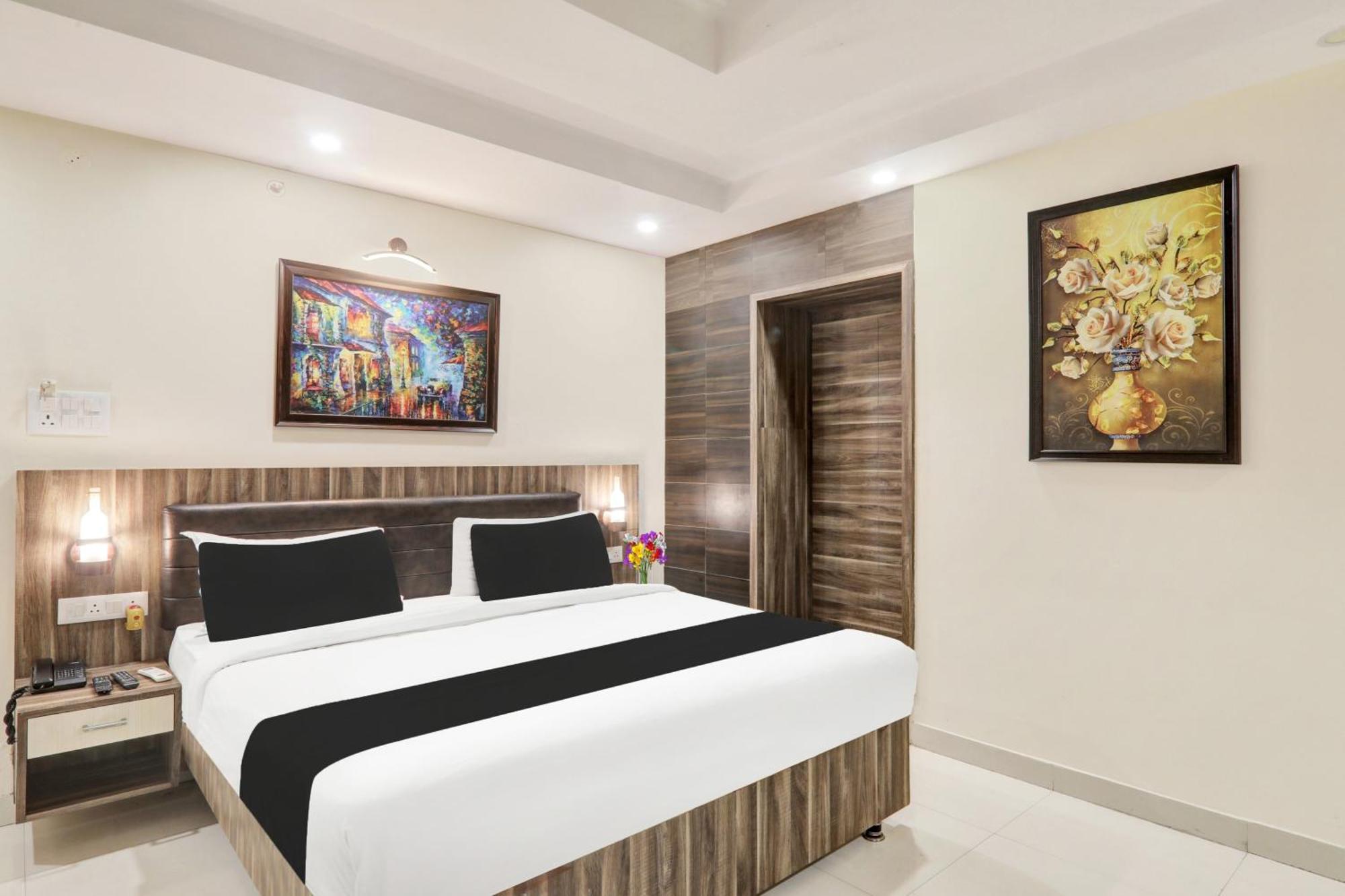 Super Townhouse Kankarbagh Formerly Kunwar Alcajars Patna  Exteriér fotografie