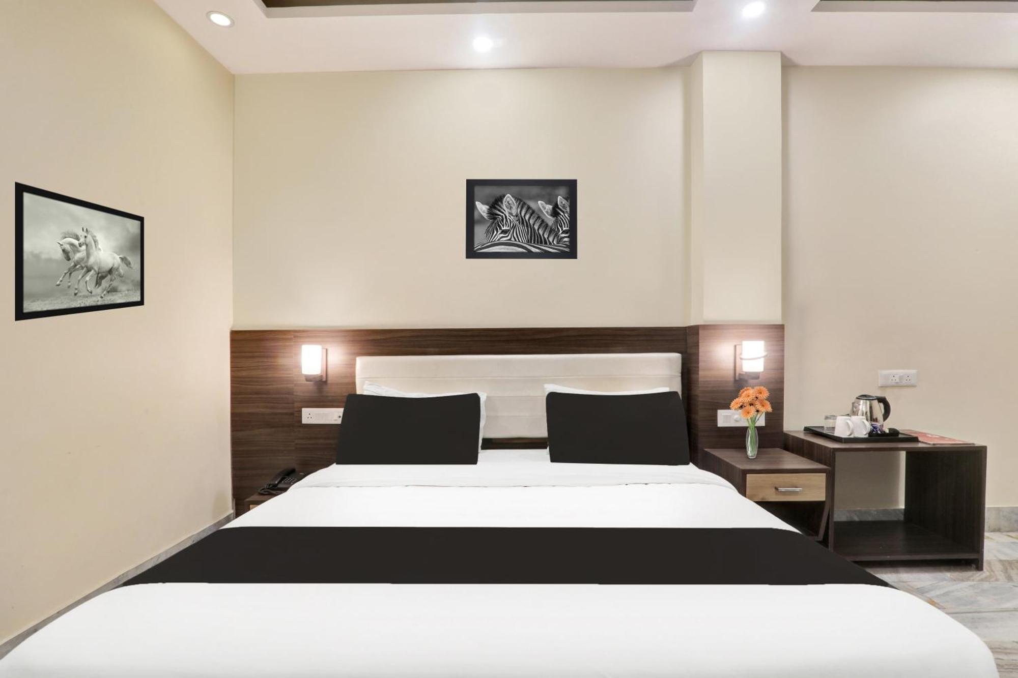 Super Townhouse Kankarbagh Formerly Kunwar Alcajars Patna  Exteriér fotografie