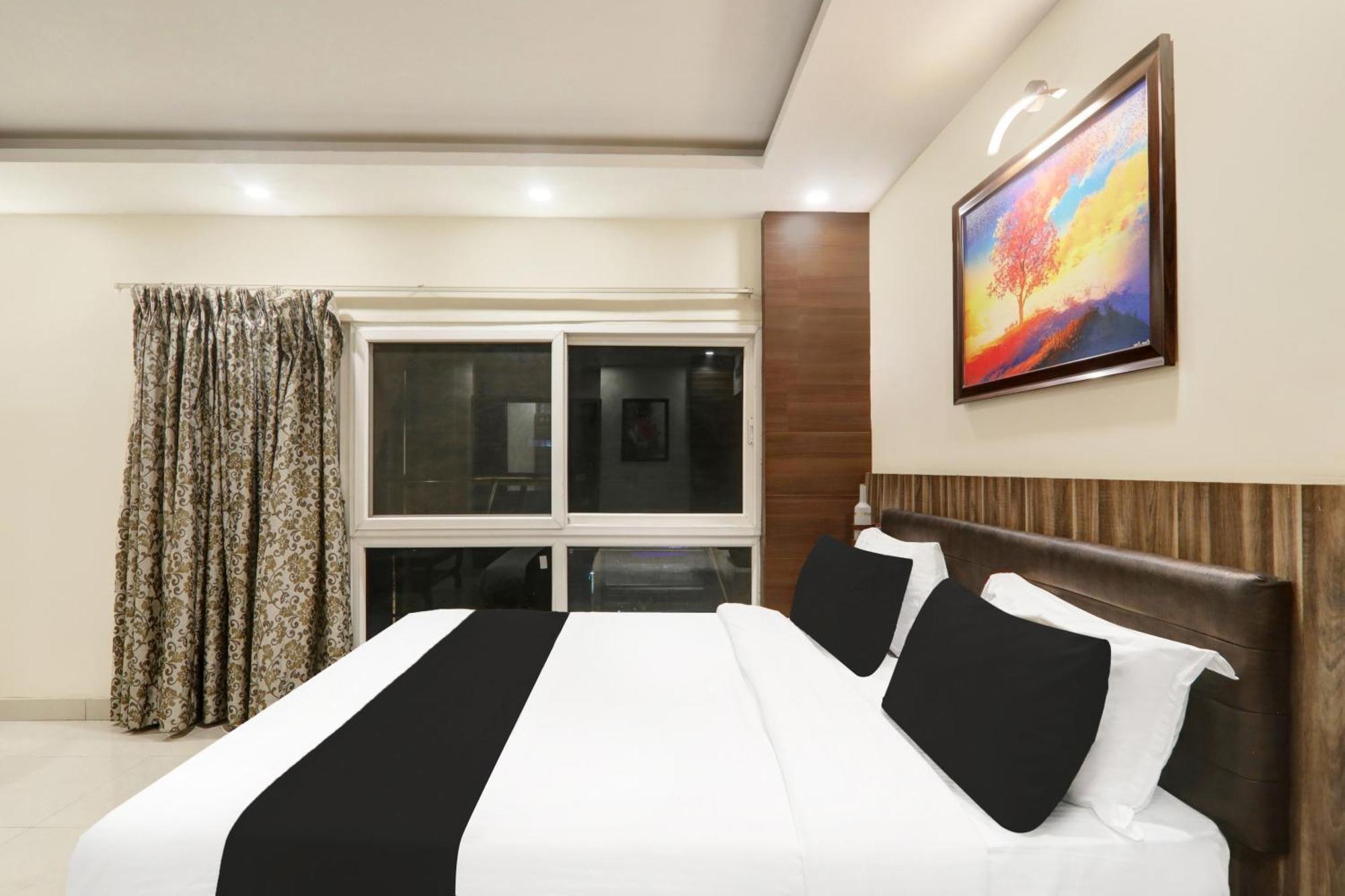 Super Townhouse Kankarbagh Formerly Kunwar Alcajars Patna  Exteriér fotografie
