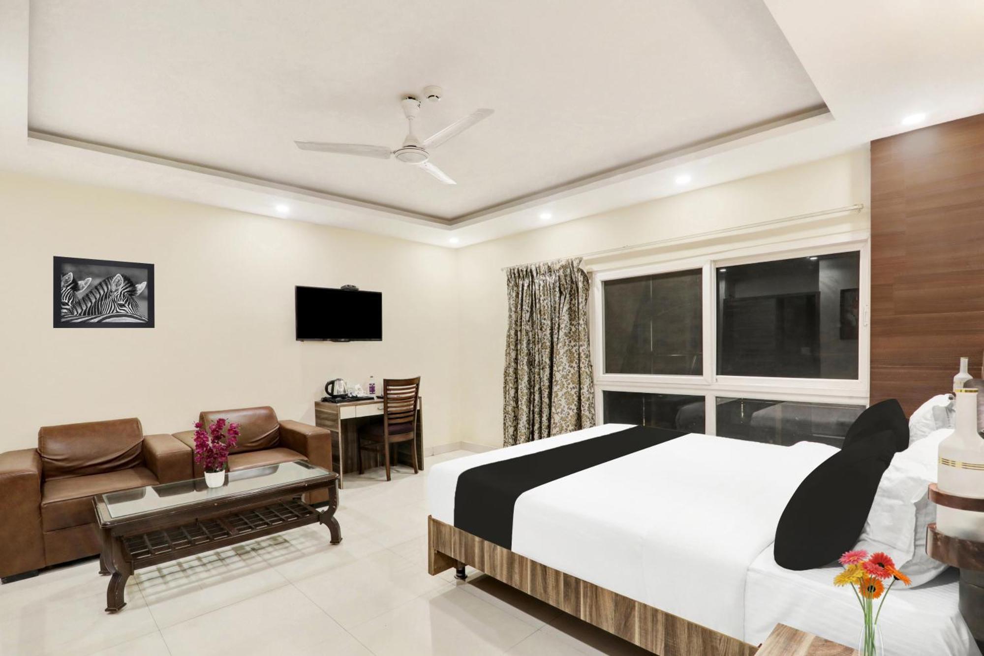 Super Townhouse Kankarbagh Formerly Kunwar Alcajars Patna  Exteriér fotografie