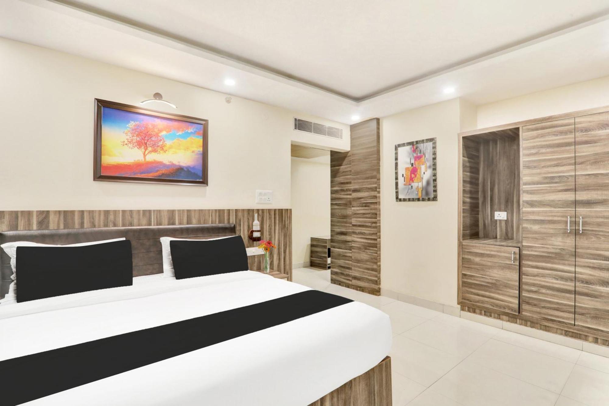 Super Townhouse Kankarbagh Formerly Kunwar Alcajars Patna  Exteriér fotografie