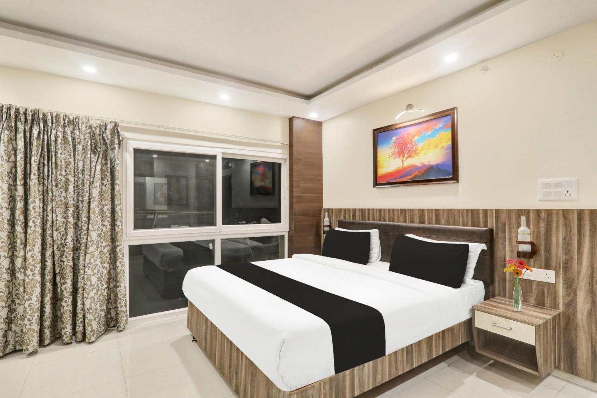 Super Townhouse Kankarbagh Formerly Kunwar Alcajars Patna  Exteriér fotografie