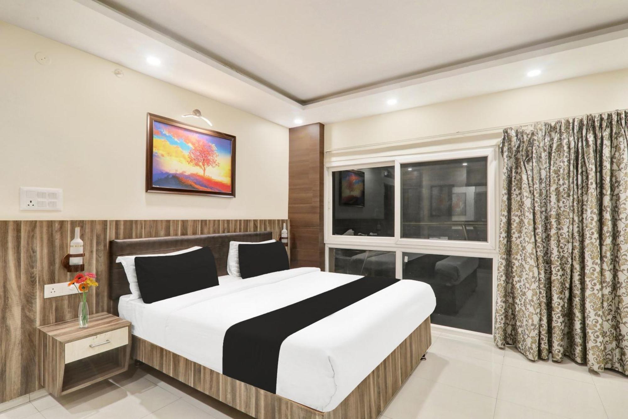 Super Townhouse Kankarbagh Formerly Kunwar Alcajars Patna  Exteriér fotografie