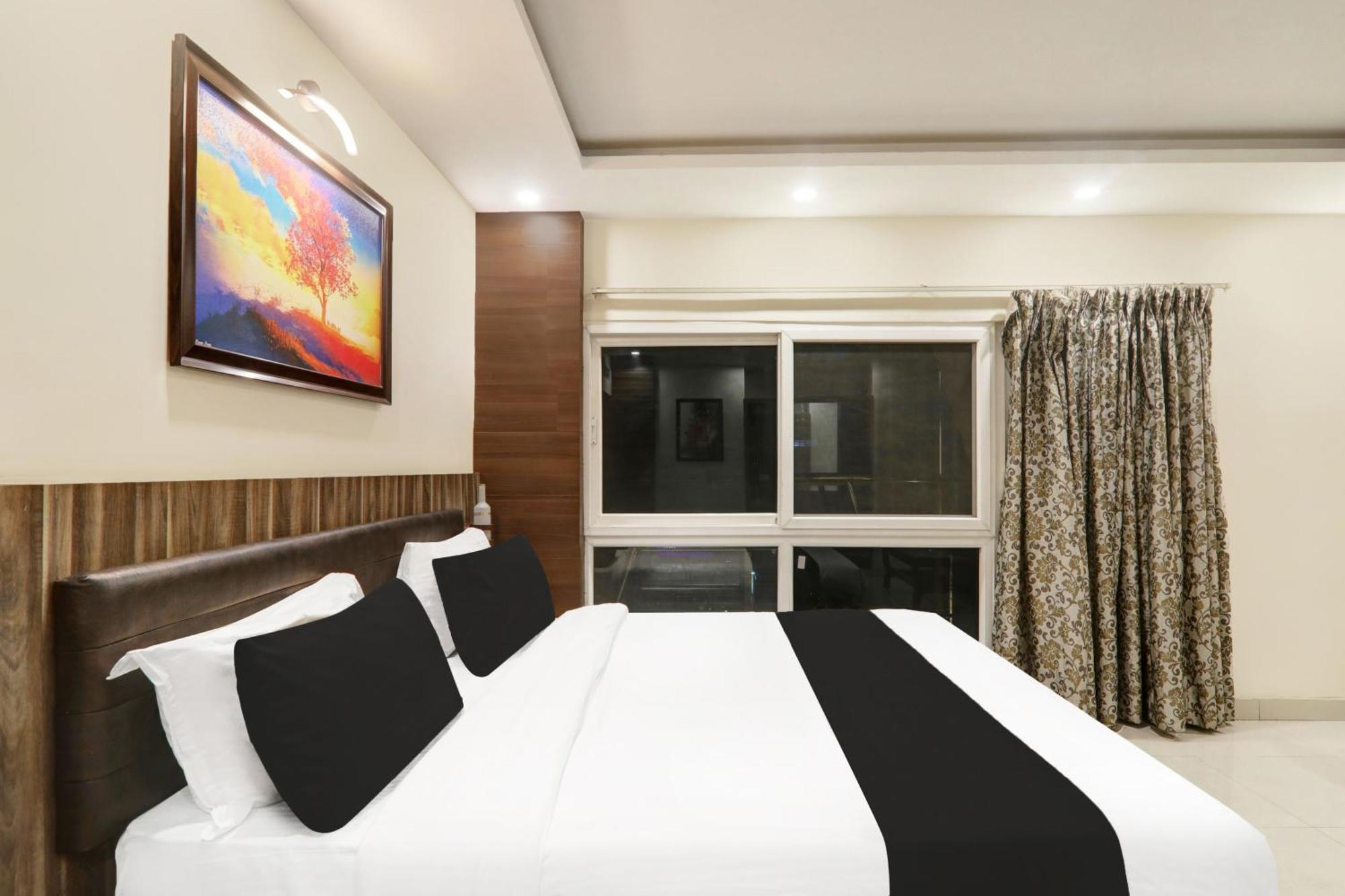Super Townhouse Kankarbagh Formerly Kunwar Alcajars Patna  Exteriér fotografie