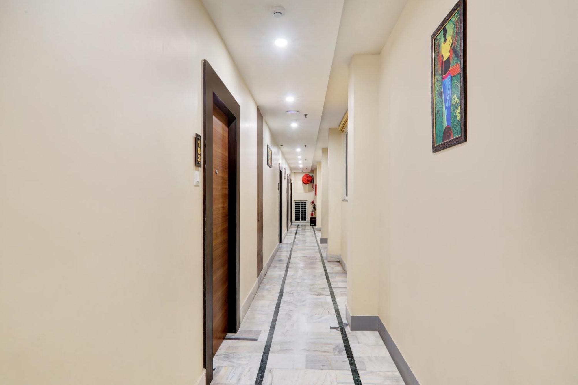 Super Townhouse Kankarbagh Formerly Kunwar Alcajars Patna  Exteriér fotografie