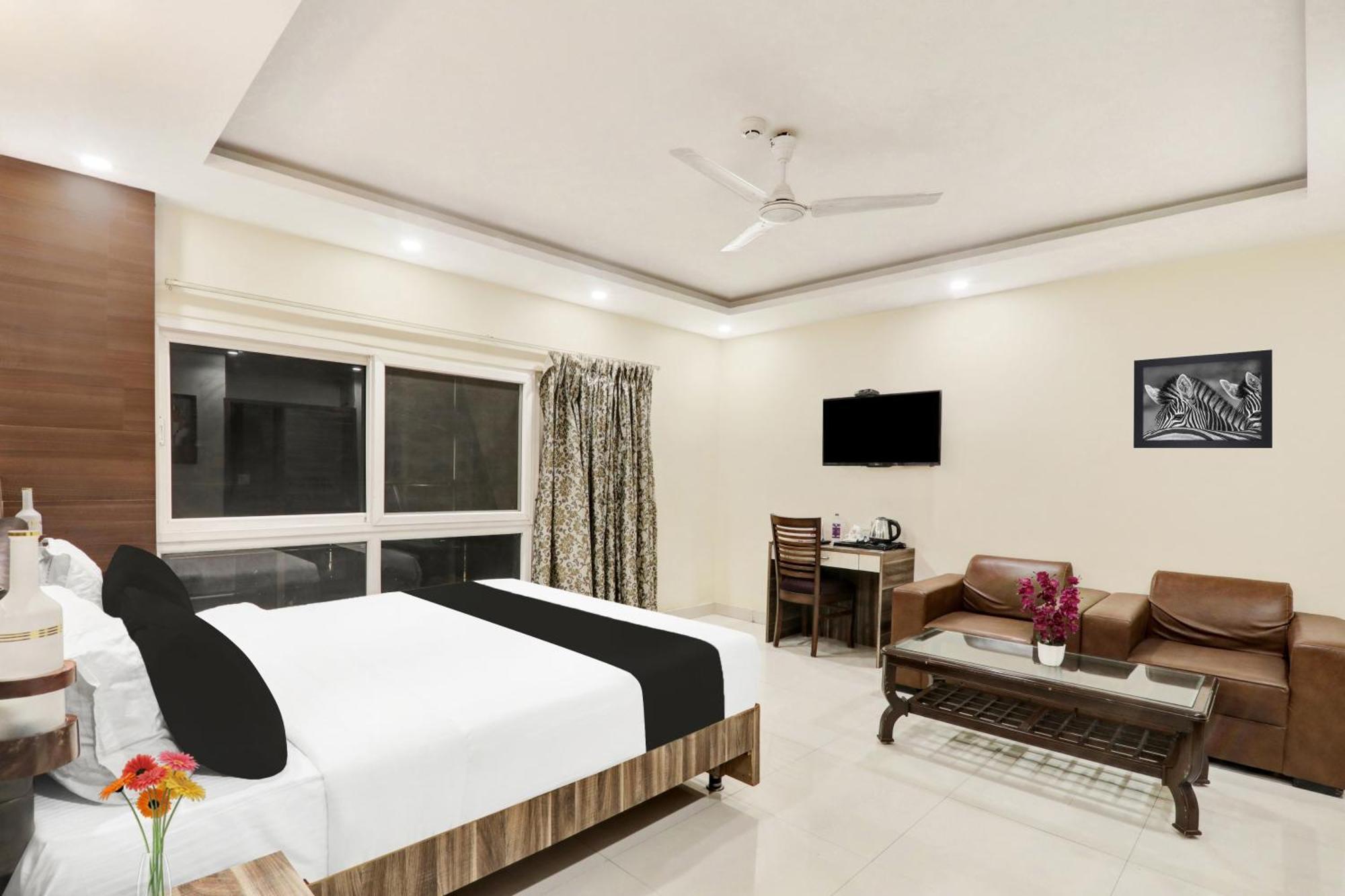 Super Townhouse Kankarbagh Formerly Kunwar Alcajars Patna  Exteriér fotografie