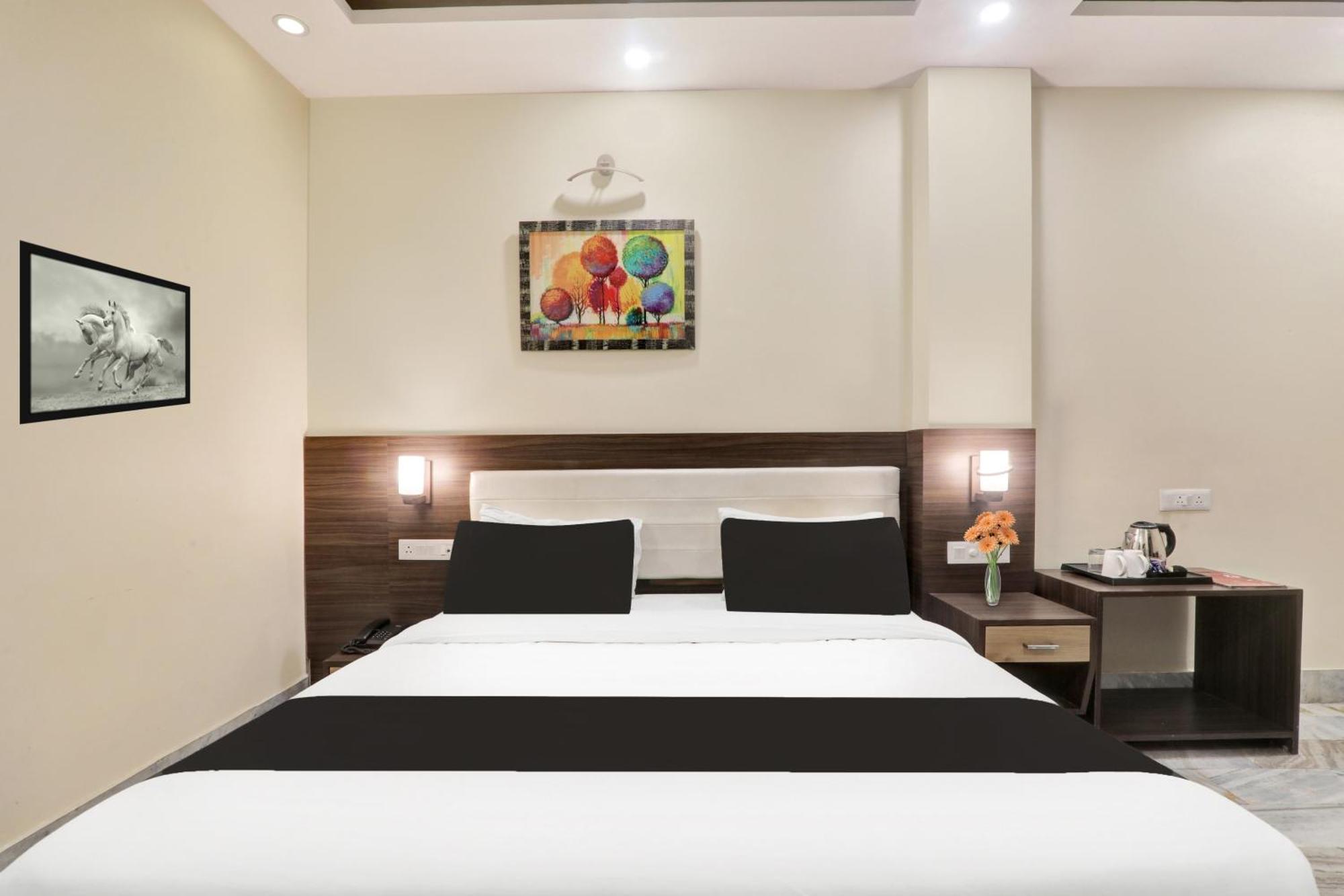 Super Townhouse Kankarbagh Formerly Kunwar Alcajars Patna  Exteriér fotografie